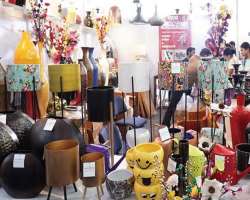 The market also offers beautiful handicraft and home décor items which you will love to buy and decorate your home.